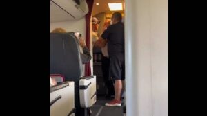 Pilot In Australia Physically Removes Unruly Passenger