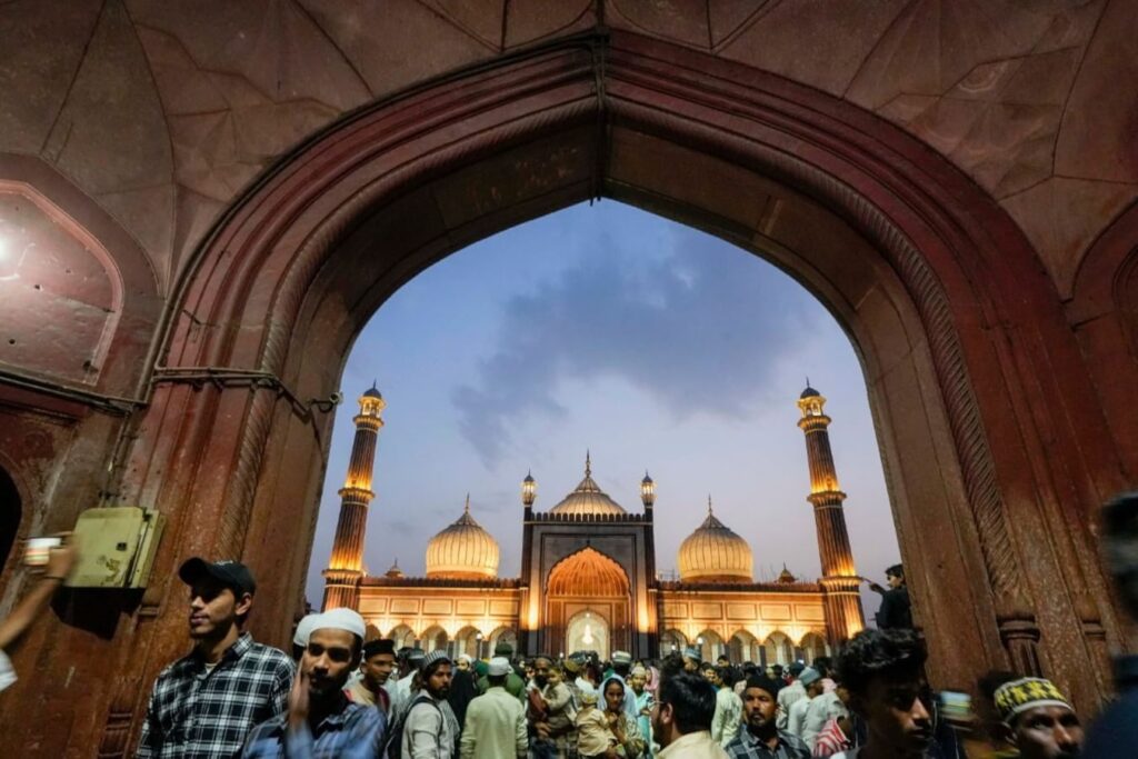 Eid Mubarak: Shawwal Crescent Moon Sighted, India to Celebrate Eid-ul-Fitr Today